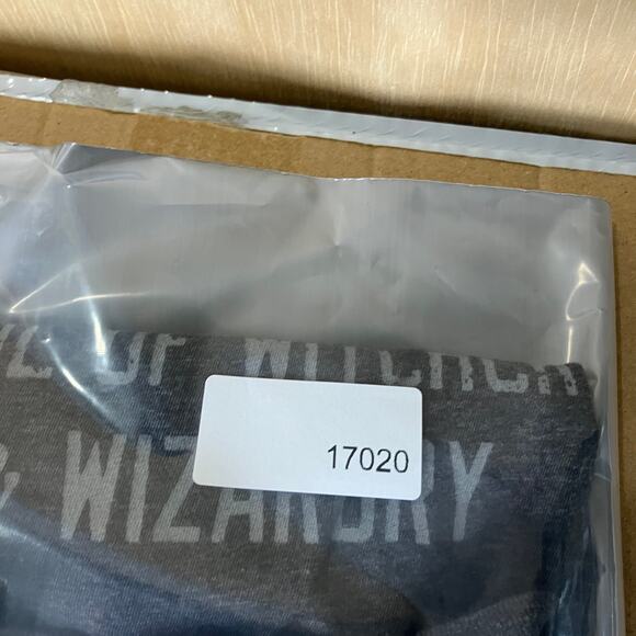 Harry Potter Hogwarts T-Shirt Mens L Gray Wizardry Crest Graphic Short Sleeve - Picture 7 of 7